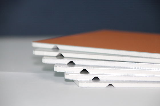 Heißschmelzklebstoff mit ausgezeichneter Schälfestigkeit für Aluminium-Verbundplattenfolien